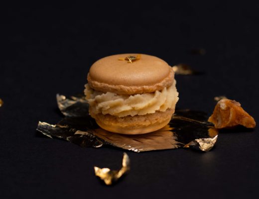 Haselnuss Macaron mit Vanille-Krokant-Ganache und Quitte