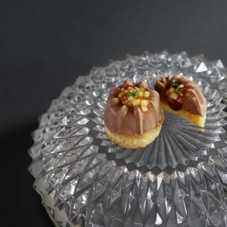 Mousse von der Geflügelleber mit buttrigem Brioche - Perlage à trois